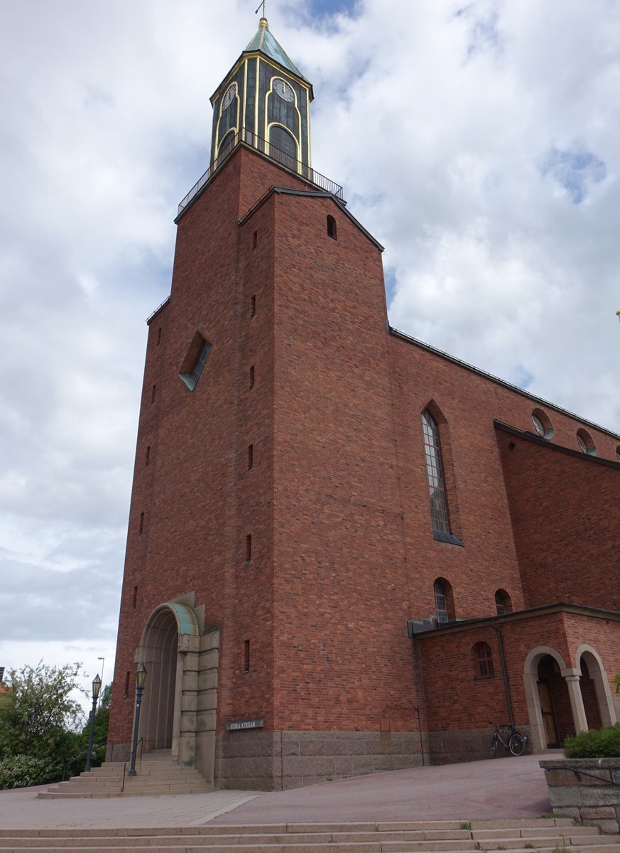 stersund, neue Ev. Kirche, erbaut 1940 von Lars Israel Wahlman, dreischiffige Basilika mit quadratischem Langhaus (18.06.2017)