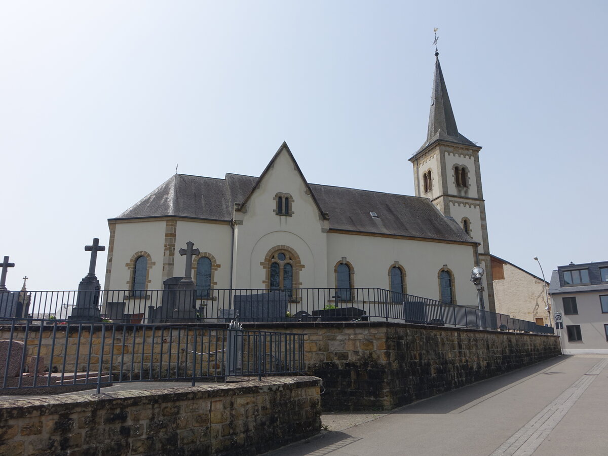 Oetrange, kath. Pfarrkirche St. Martin in der Rue du Moutfort (18.06.2022)