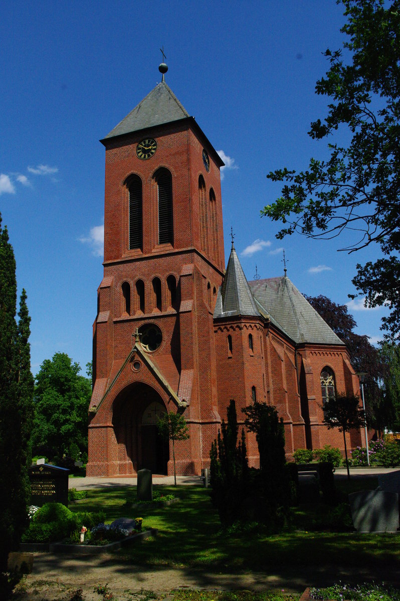 Ofen, neugotische Ev. Pfarrkirche, erbaut von 1899 bis 1901 (25.05.2011)