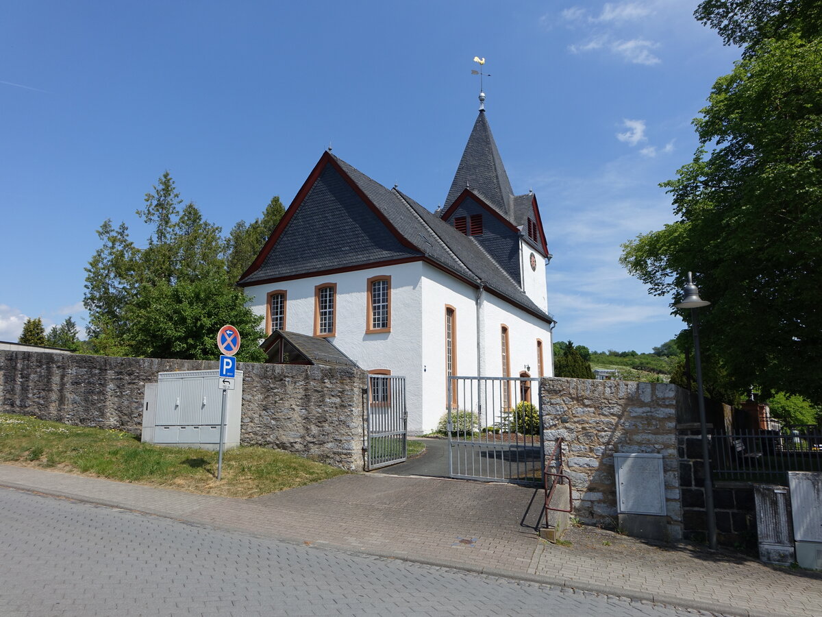 Offenbach, evangelische Kirche, mittelalterliche Saalkirche mit barockem Kirchenschiff (16.05.2022)