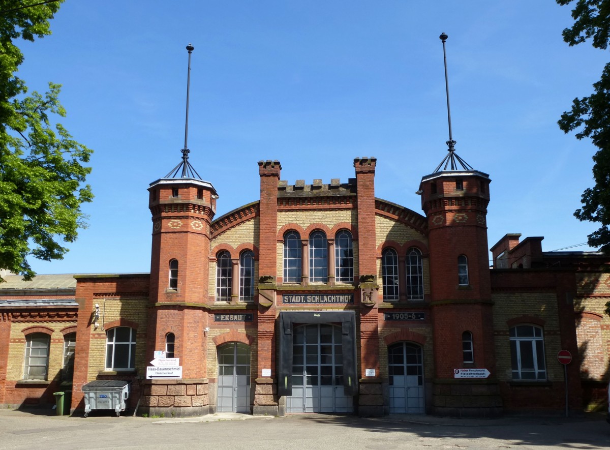 Offenburg, der 1905-06 erbaute Schlachthof, in typisch wilhelminischer Industriearchitektur, Juni 2013