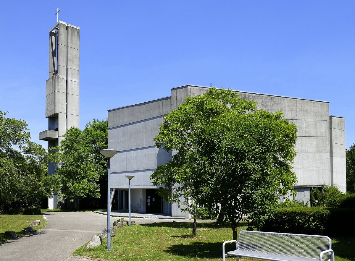 Offenburg, die evangelische Auferstehungskirche, wurde 1969 eingeweiht, Juni 2020