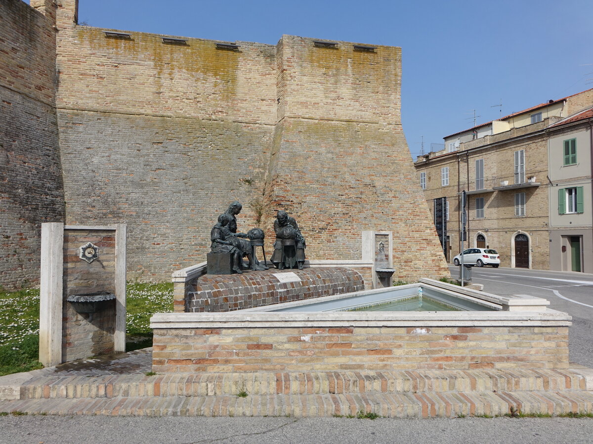 Offida, Monumento ai Caduti an der Piazzale delle Merlettaie (29.03.2022)