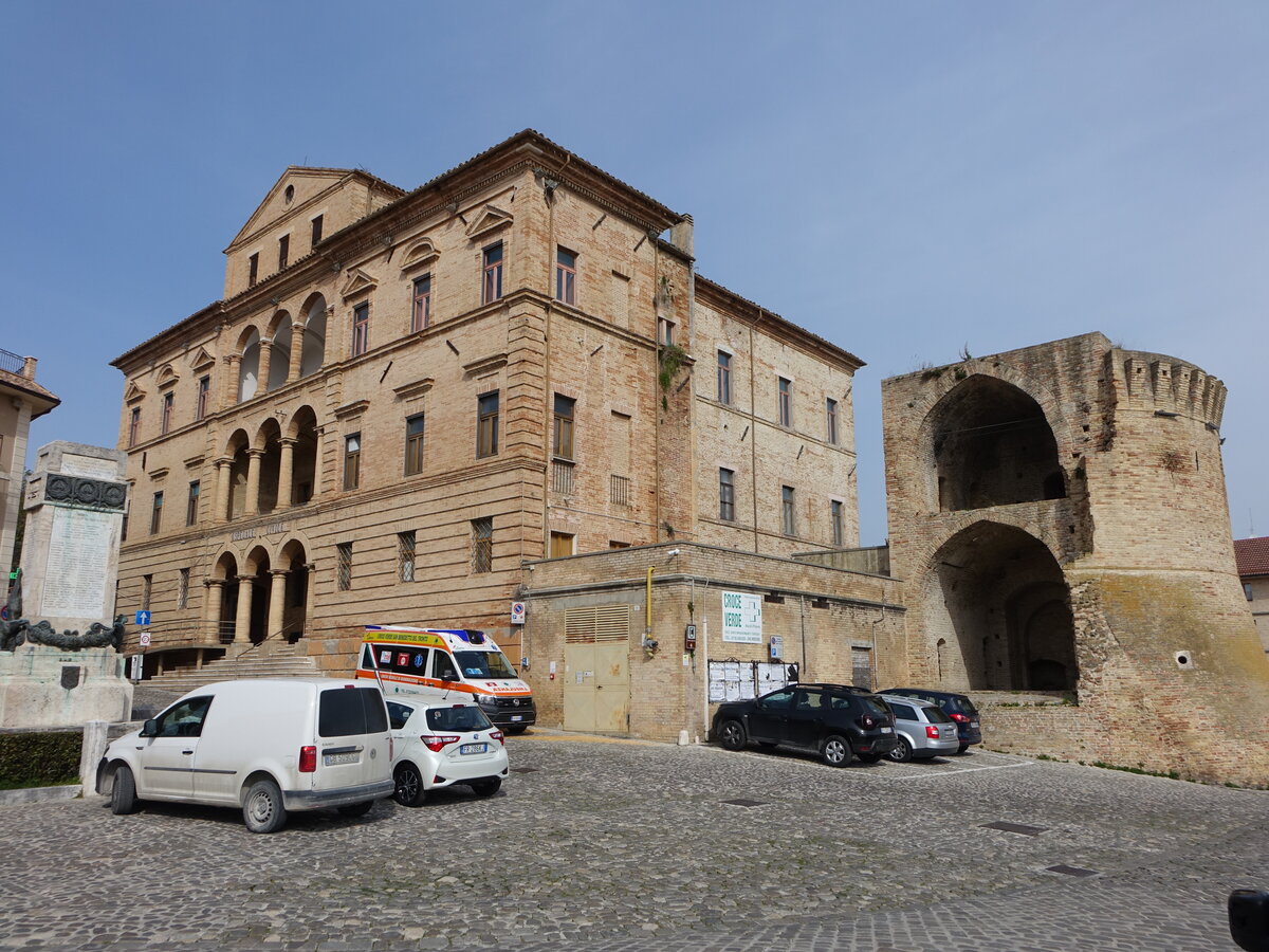 Offida, Zitadelle und Turm aus dem 15. Jahrhundert (29.03.2022)