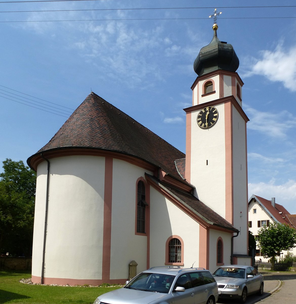 Offnadingen, die barocke Pfarrkirche Heilig Kreuz aus dem 18.Jahrhundert, Aug.2017