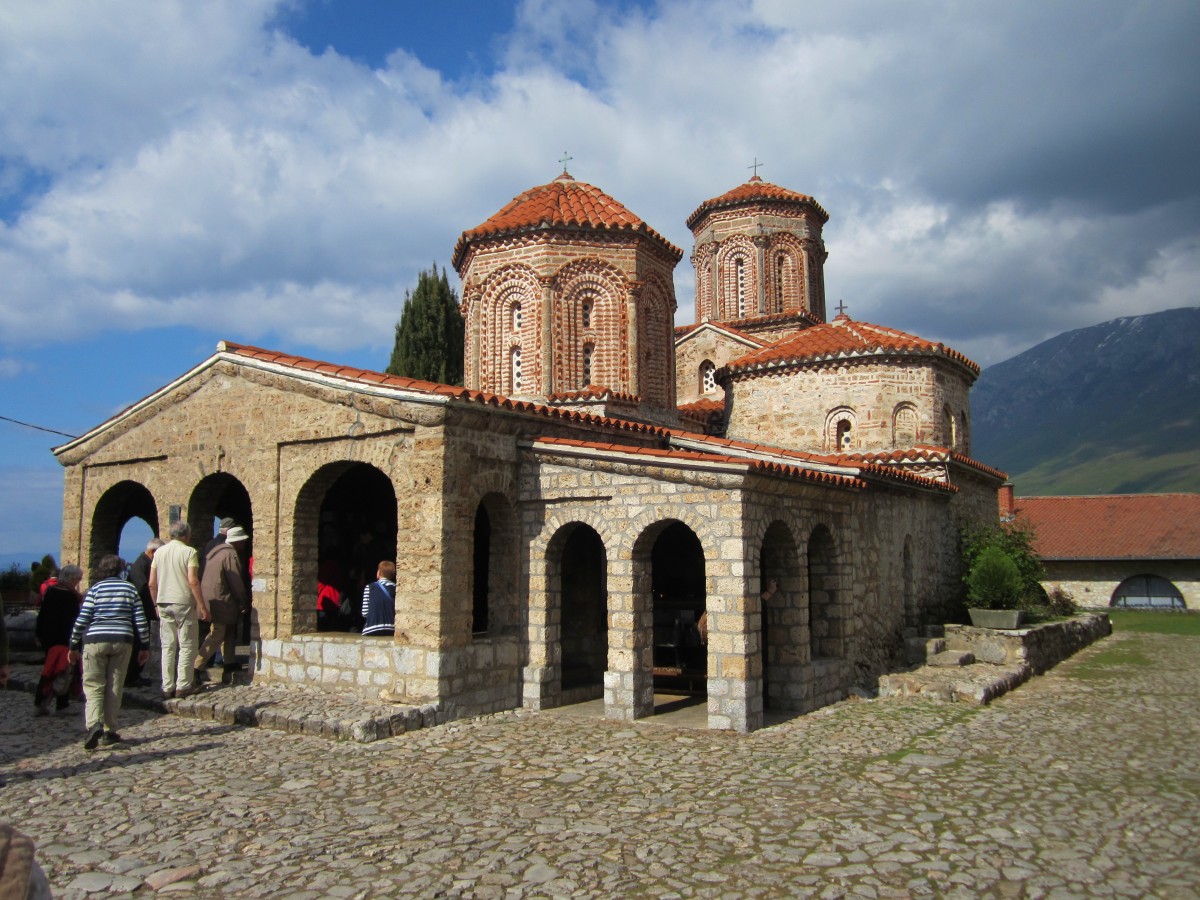 Ohrid, Klosterkirche Sveti Naum, dreischiffige Kreuzkuppelkirche, gegrndet 895 (07.05.2014)