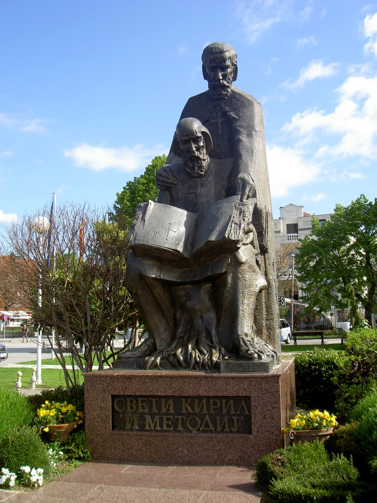 Ohrid, Kyrill und Method Denkmal am Hafen (06.05.2014)