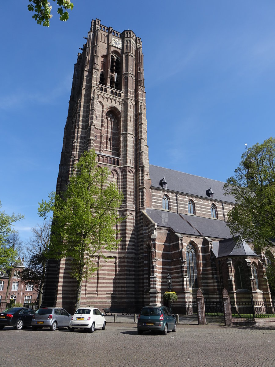 Oirschot, St. Pieter Kirche, erbaut ab 1462 im Stil der kempischen Gotik (06.05.2016)