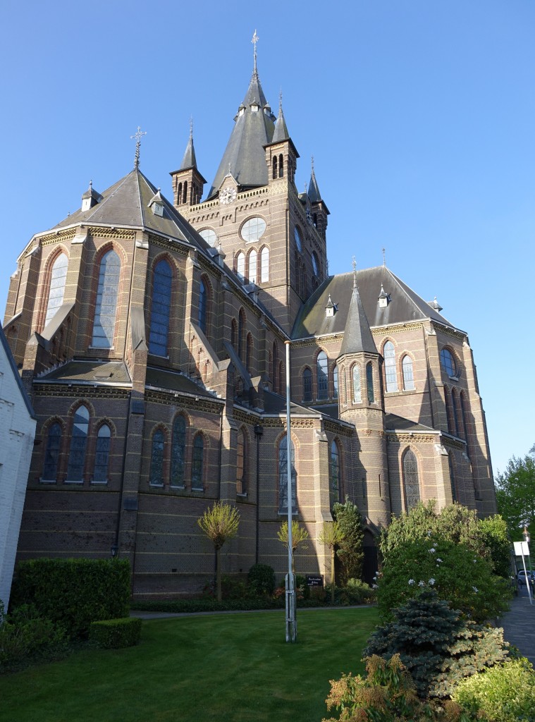 Oisterwijk, St. Petrus Kirche, erbaut von 1894 bis 1897 durch P. Cuypers (02.05.2015)