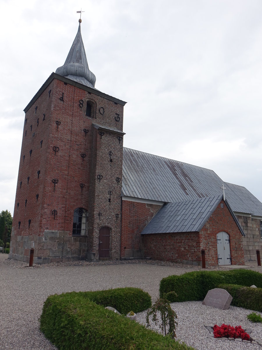 Oksenvad, romanische Ev. Kirche, erbaut im 13. Jahrhundert (20.07.2019)