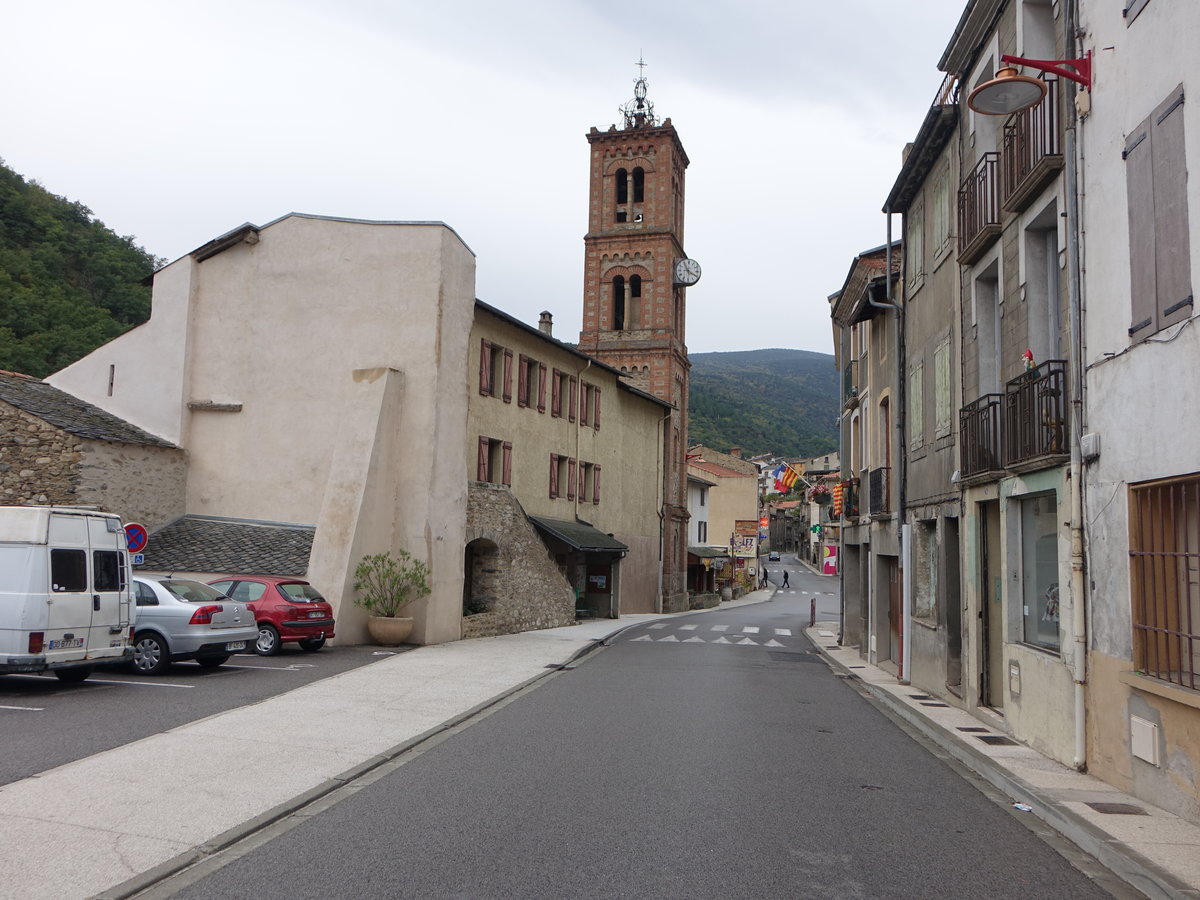 Olette, Kirche Saint-Andreu in der Ave. General de Gaulle (30.09.2017)