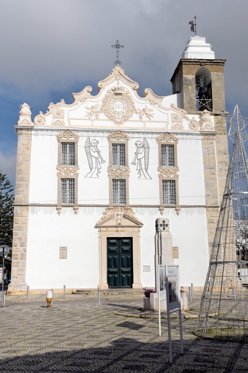 OLHO (Concelho de Olho), 05.02.2020, Vorderfront der Igreja Matriz de Nossa Senhora do Rosrio