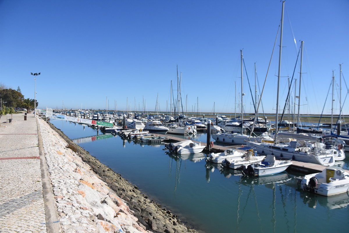 OLHO (Concelho de Olho), 25.01.2019, Uferpromenade mit Marina, westlich der Markthallen gelegen