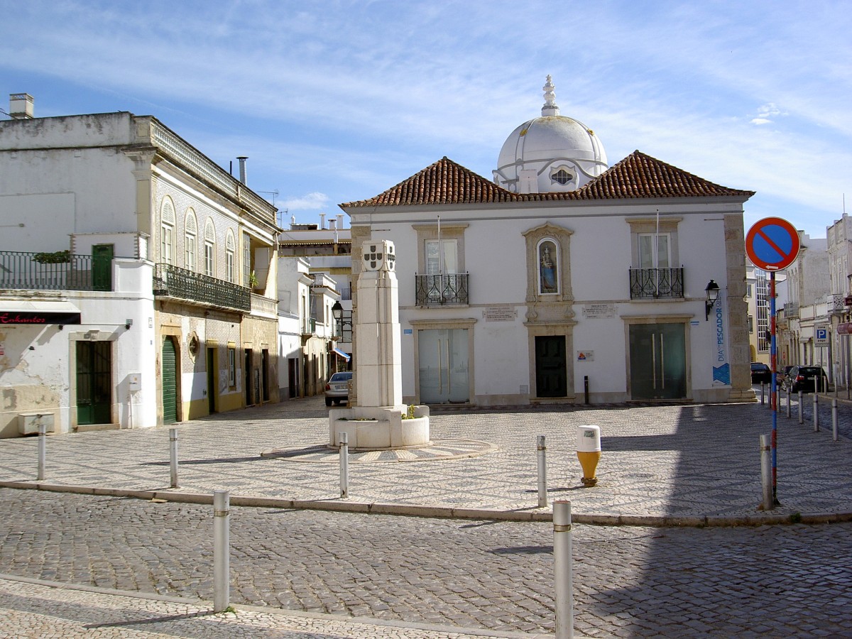 Olhao, Pranger am Praca de Restauracao (25.05.2014)