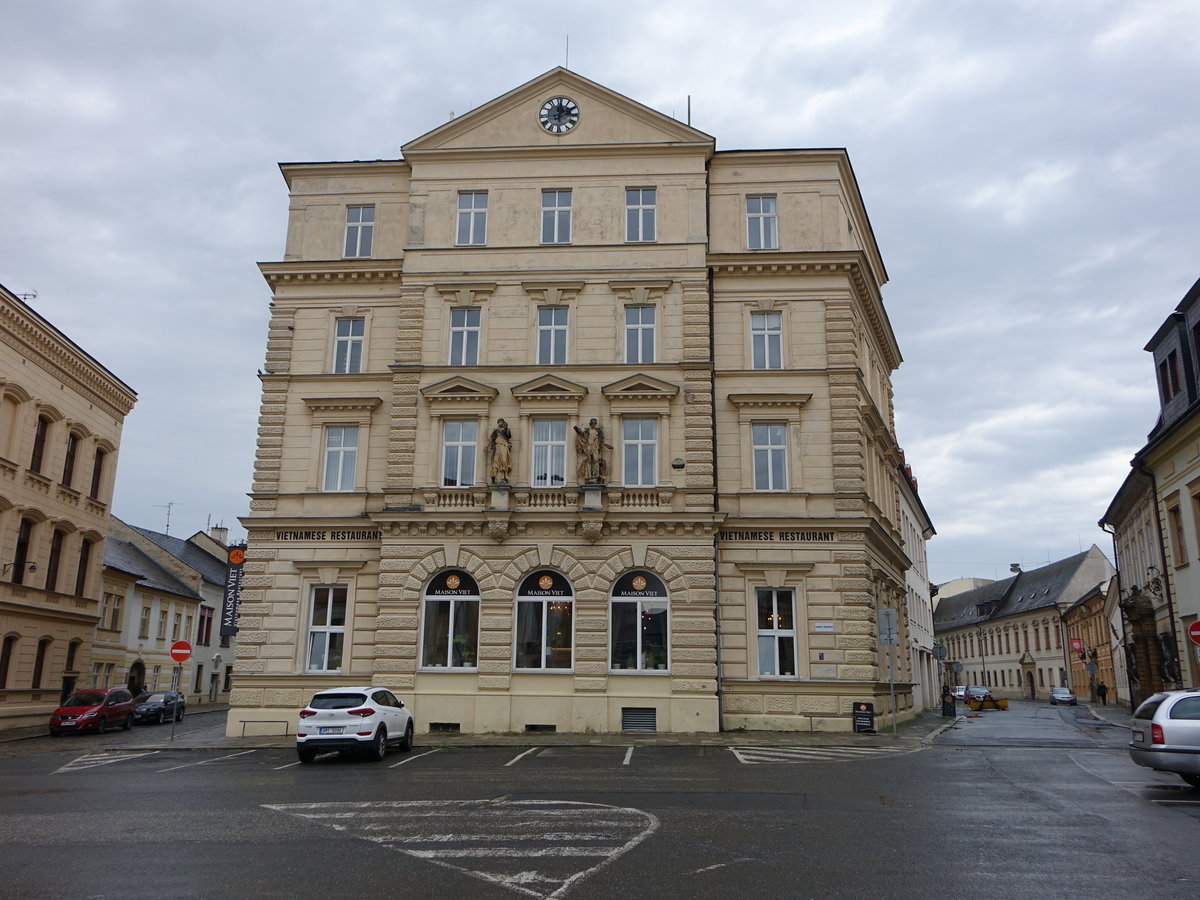 Olomouc / lmtz, Gebude mit Restaurant am Namesti Republiky (03.08.2020)