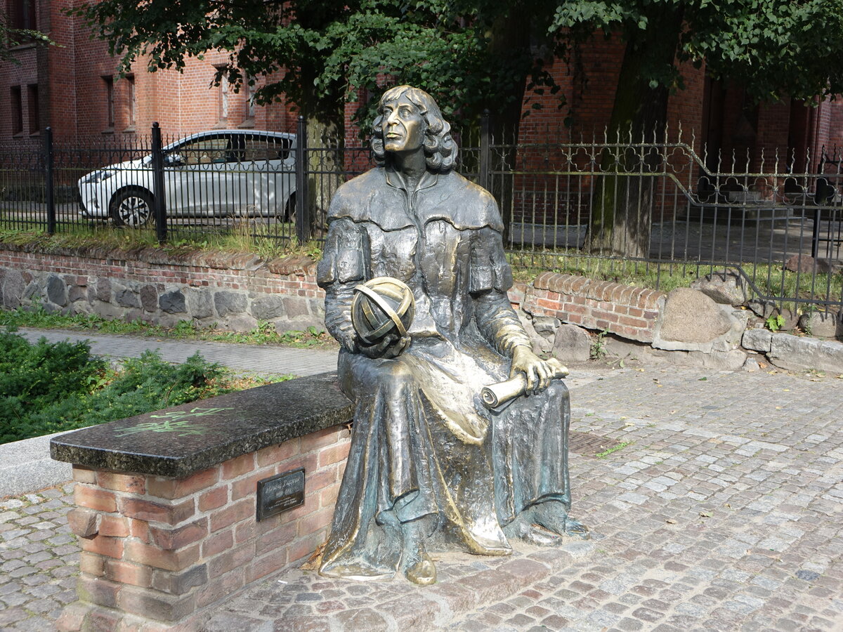 Olsztyn / Allenstein, Nikolaus Kopernikus Denkmal in der Zamkowa Strae (05.08.2021)