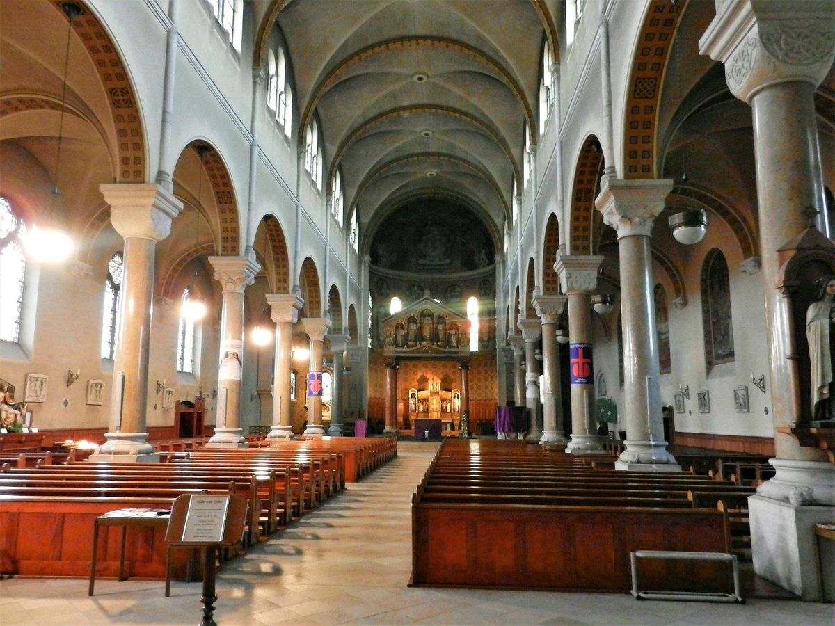 Olten, rmisch-katholische Pfarrkirche St. Martin, Innenansicht - 01.03.2012