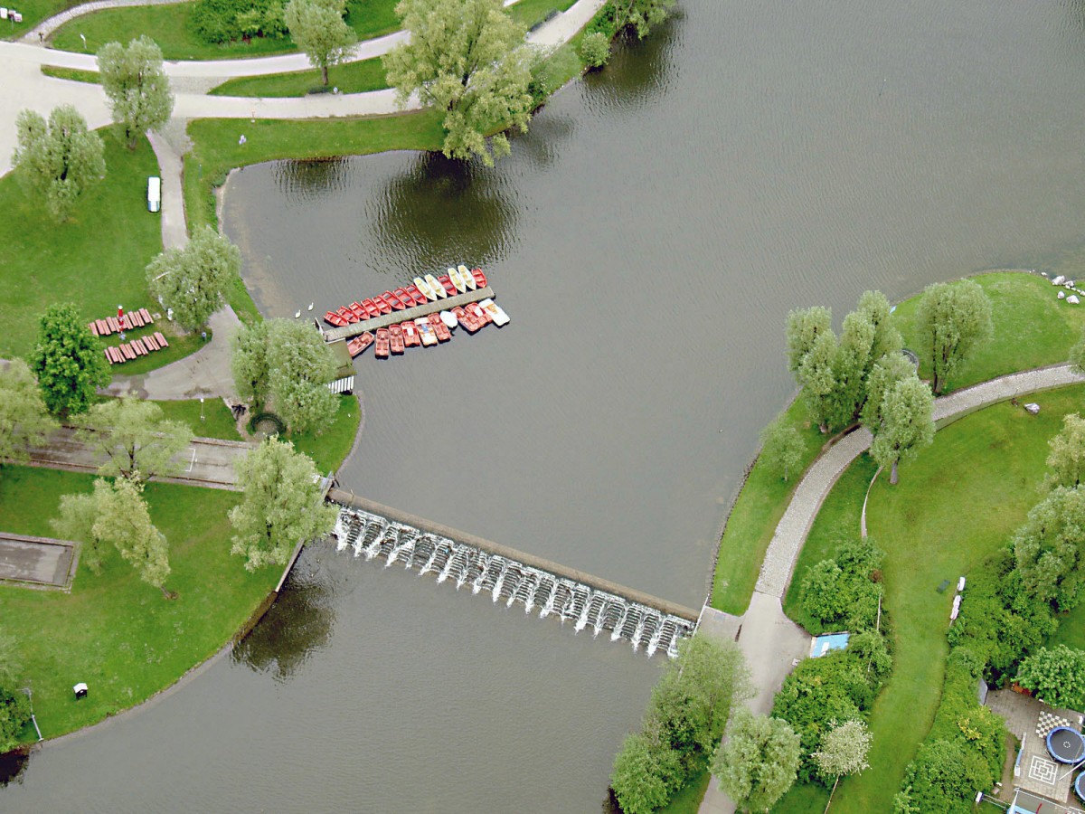 Olympiapark in Mnchen vom Olympiaturm aus gesehen. Aufnahmedatum: 5. Mai 2005.