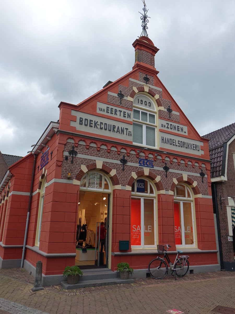 Ommen, historisches Gebude in der Varsenerstraat (23.07.2017)