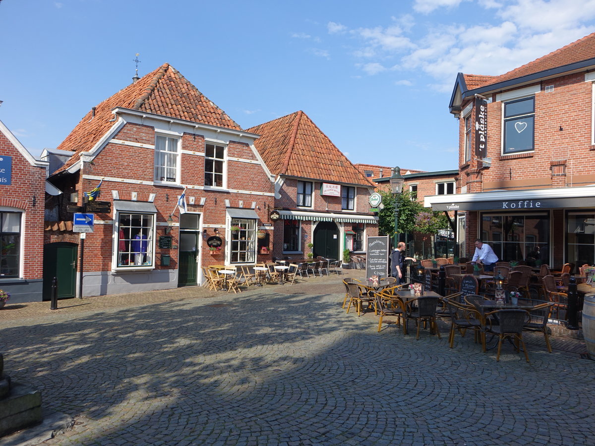 Ootmarsum, historische Huser am Kerkplein in der Altstadt (22.07.2017)