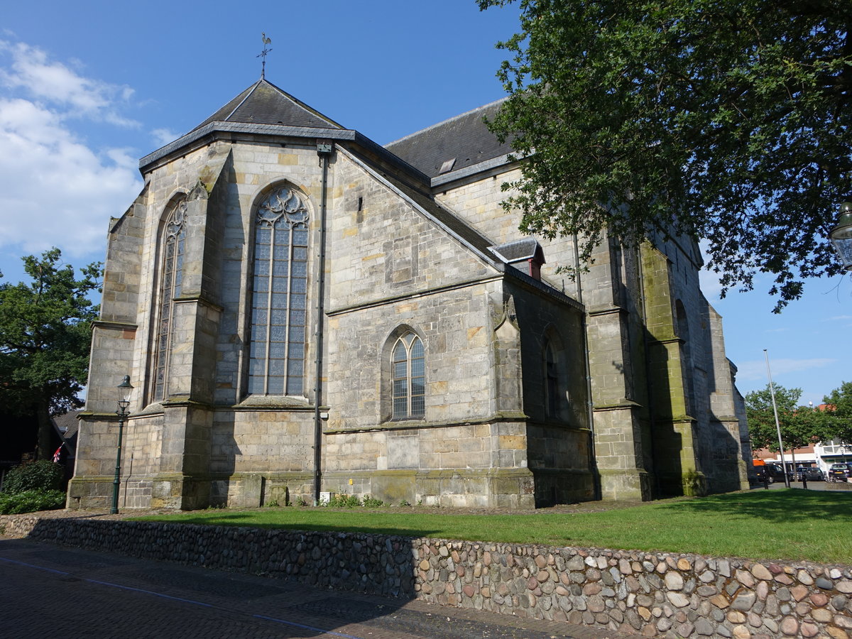Ootmarsum, kath. Simon en Judaskerk, erbaut von 1196 bis 1220 aus Bentheimer Sandstein (22.07.2017)