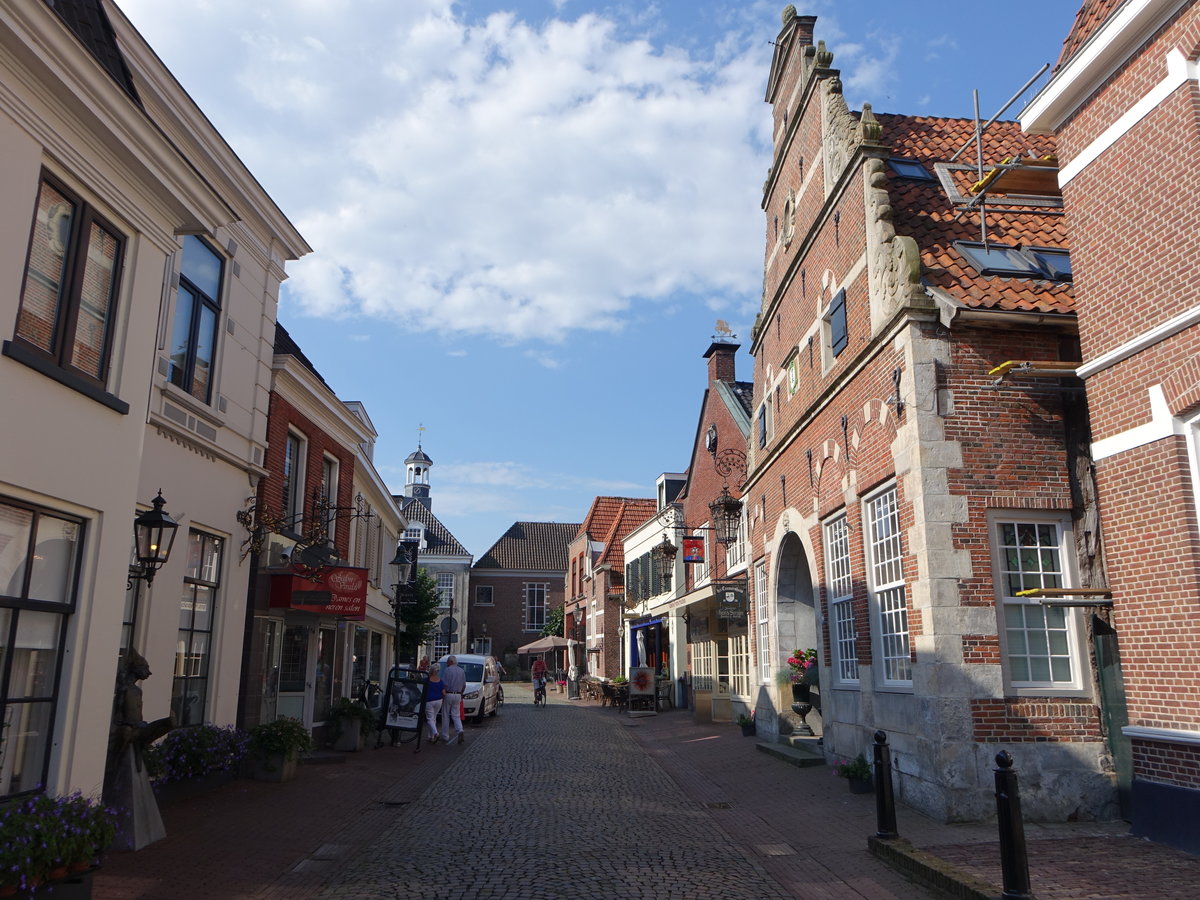 Ootmarsum, Marktstraat mit Kaufmannshaus Cremerhus von 1656 (22.07.2017)