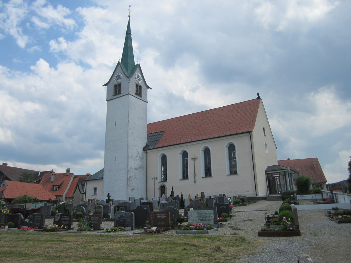 Opfenbach, Pfarrkirche St. Nikolaus, Turm mittelalterlich, Langhaus erbaut von 1773 bis 1774 (18.06.2014)