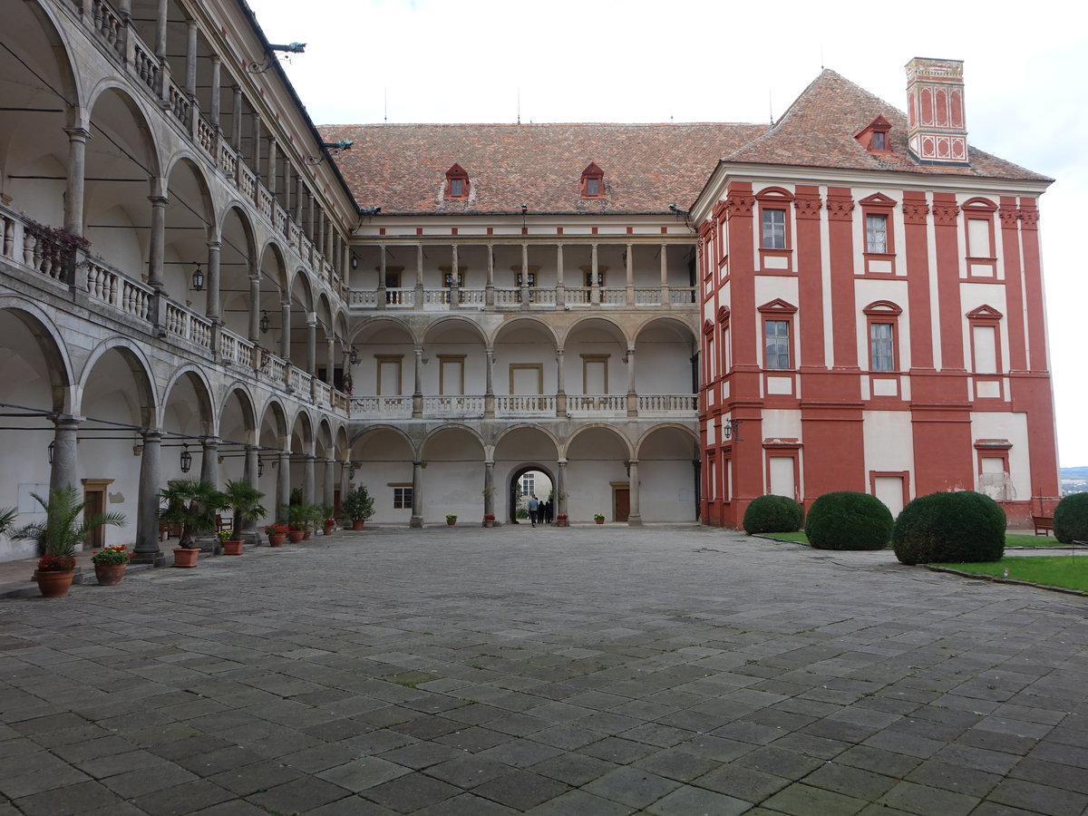 Opocno / Opotschen, Schloss Opotscho, erbaut von 1560 bis 1569 durch Wilhelm Trčka von Leipa (29.09.2019)