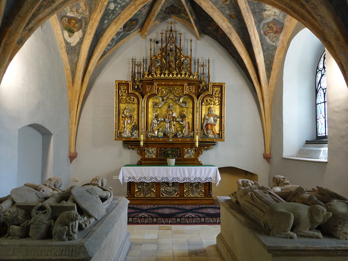 Opole / Oppeln, Altar und Piastengrber in der St. Anna Kapelle der Franziskanerkirche (19.06.2021)