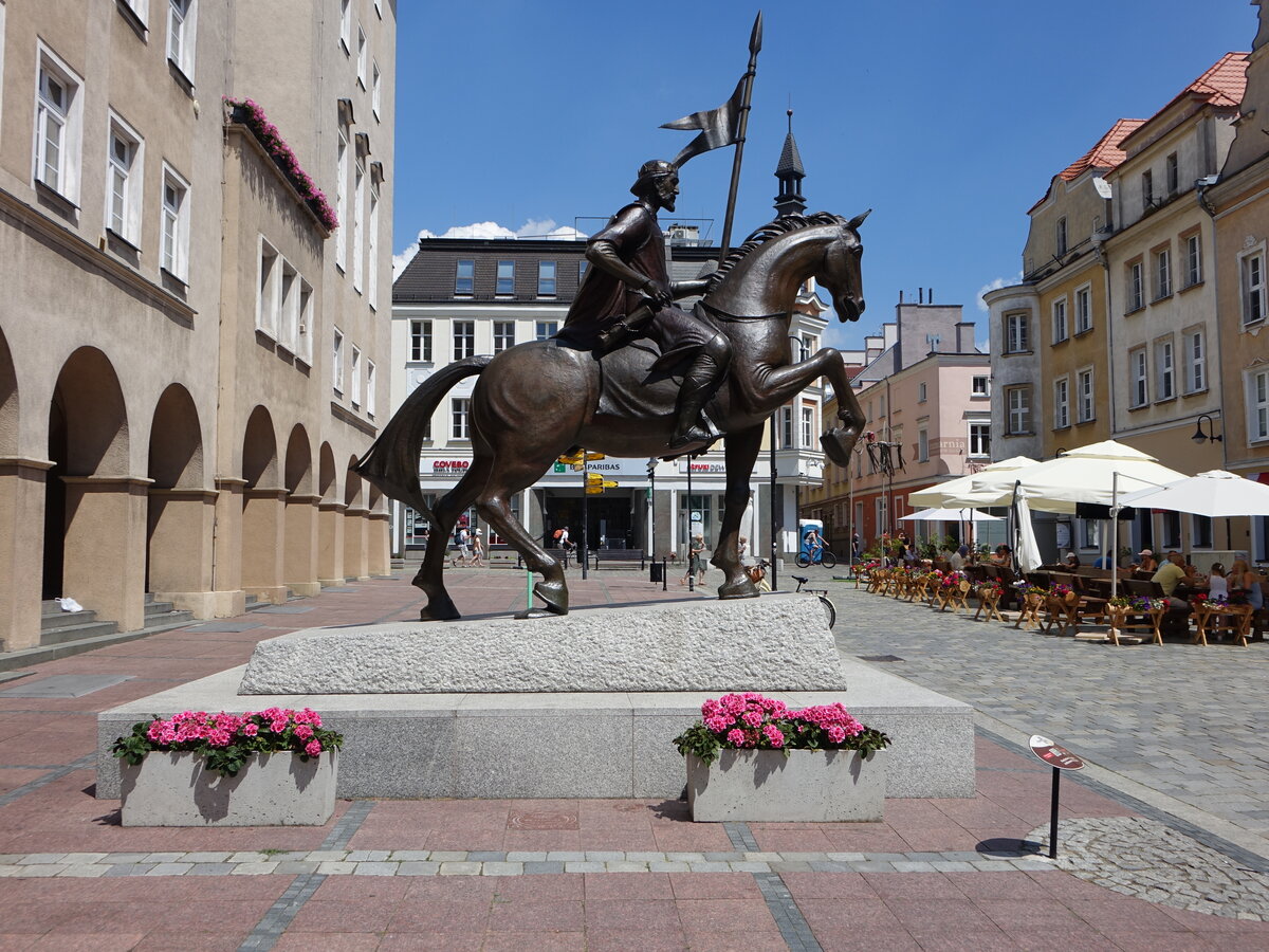 Opole / Oppeln, Kazimierz Denkmal am Rynek Platz (19.06.2021)