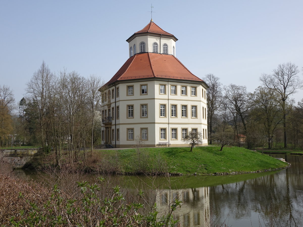 Oppenweiler, ehem. Wasserschloss, erbaut 1782 von den Freiherren von Sturmfeder, seit 1939 Rathaus (03.04.2016)