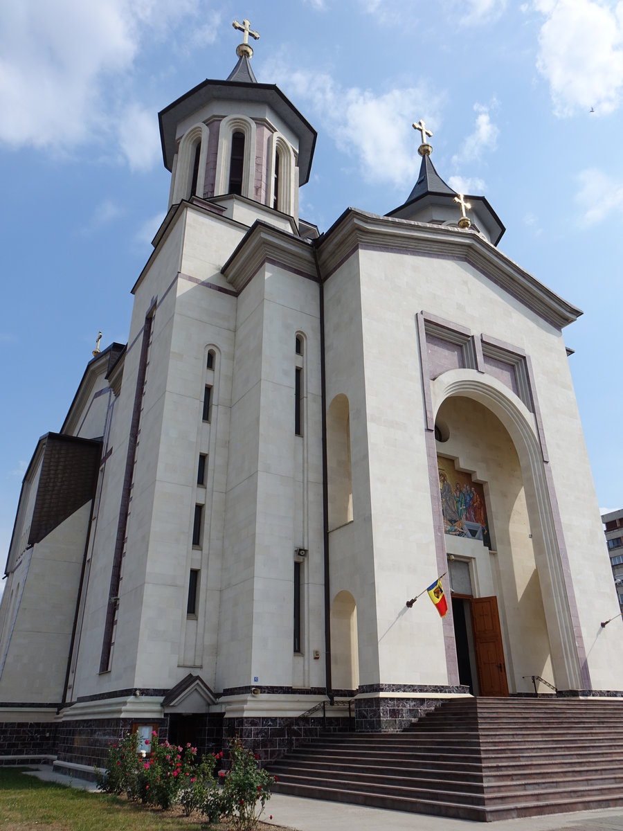 Oradea, Bischfliche Kathedrale Auferstehung des Herrn, erbaut von 1990 bis 1995 (26.08.2019)