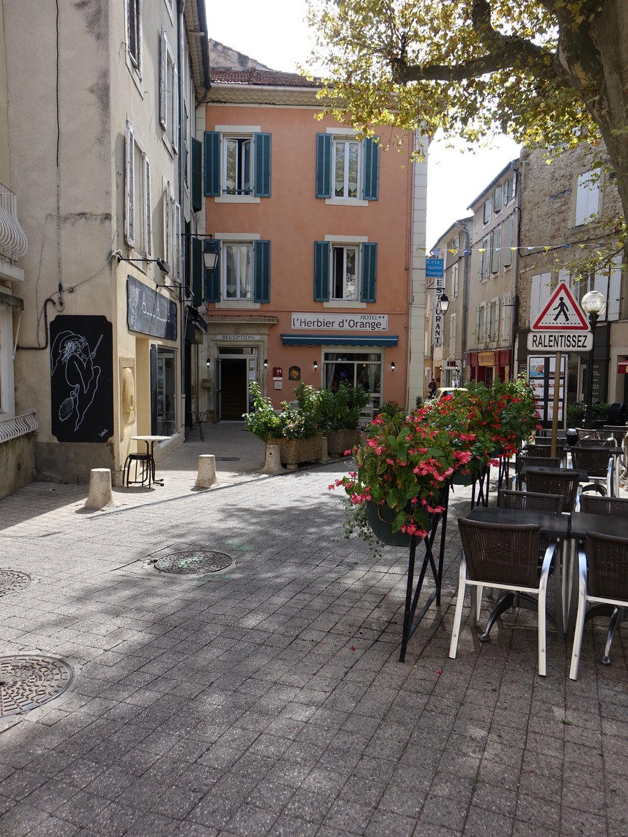 Orange, Huser am Place aux Herbes in der Altstadt (22.09.2017)