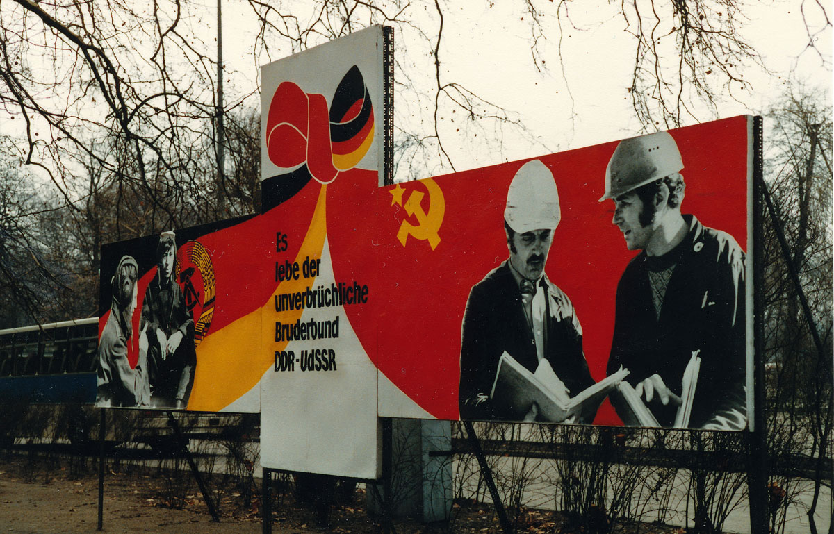 Oranienburg - Propaganda der Sozialistischen Einheitspartei Deutschlands. Aufnahme: Mrz 1984