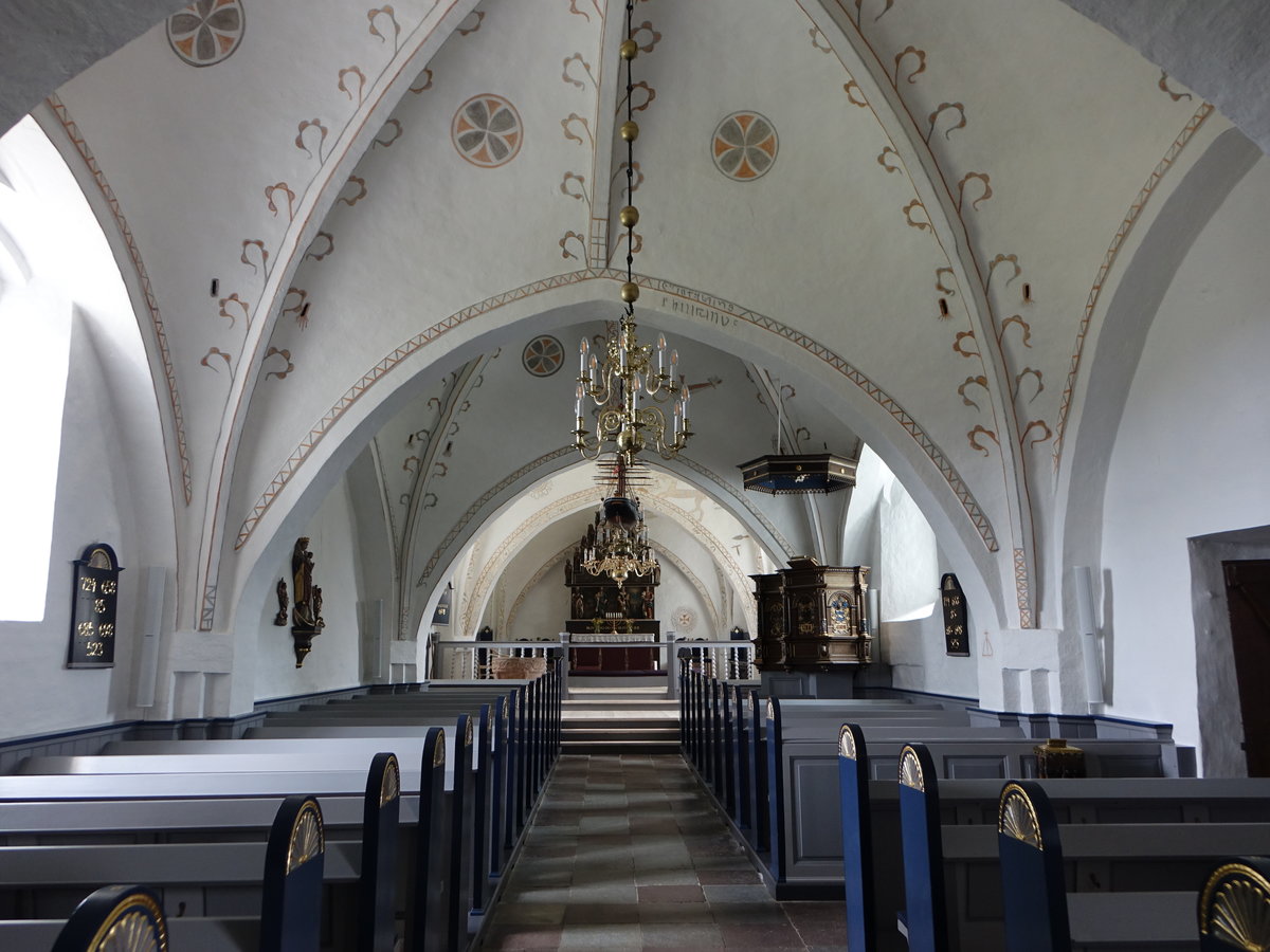 Orbak, Innenraum mit Altar in der Ev. Kirche (22.07.2019)