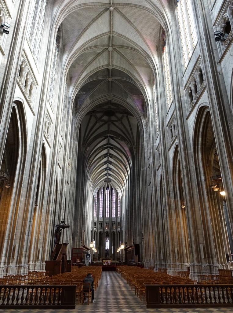 Orléans, Mittelschiff der Kathedrale St. Croix (29.10.2015)