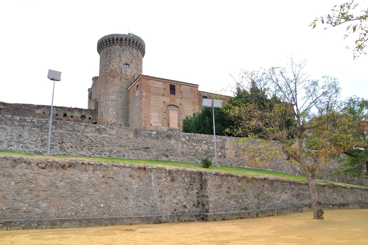 OROPESA (Provincia de Toledo), 05.10.2015, Teil der Burg von Oropesa, in der heute ein Parador untergebracht ist