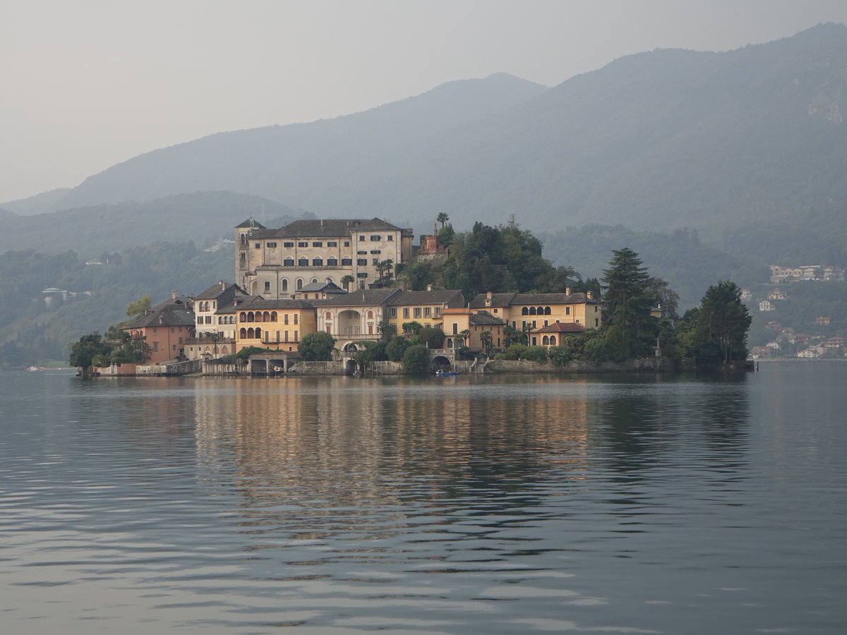 Orta, Isola San Giulio mit der  Abtei Mater Ecclesiae (06.10.2019)