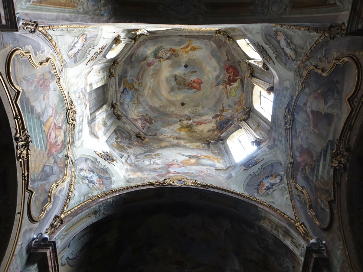 Orta San Giulio, Blick in die Kuppel der Kirche Santa Maria Assunta (06.10.2019)