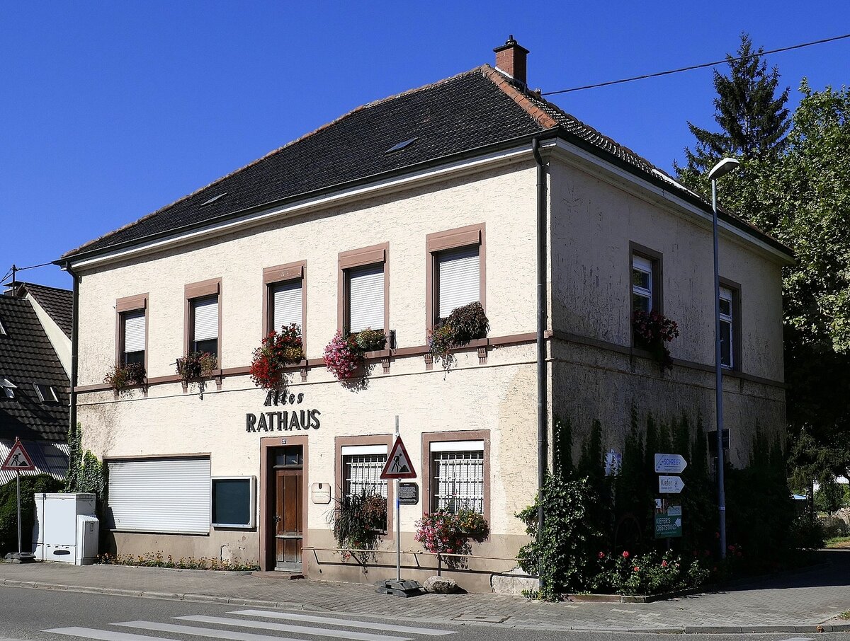 Ortenberg, das Alte Rathaus, der ca. 3500 Einwohner zhlenden Gemeinde in direkter Nachbarschaft zu Offenburg, Aug.2022