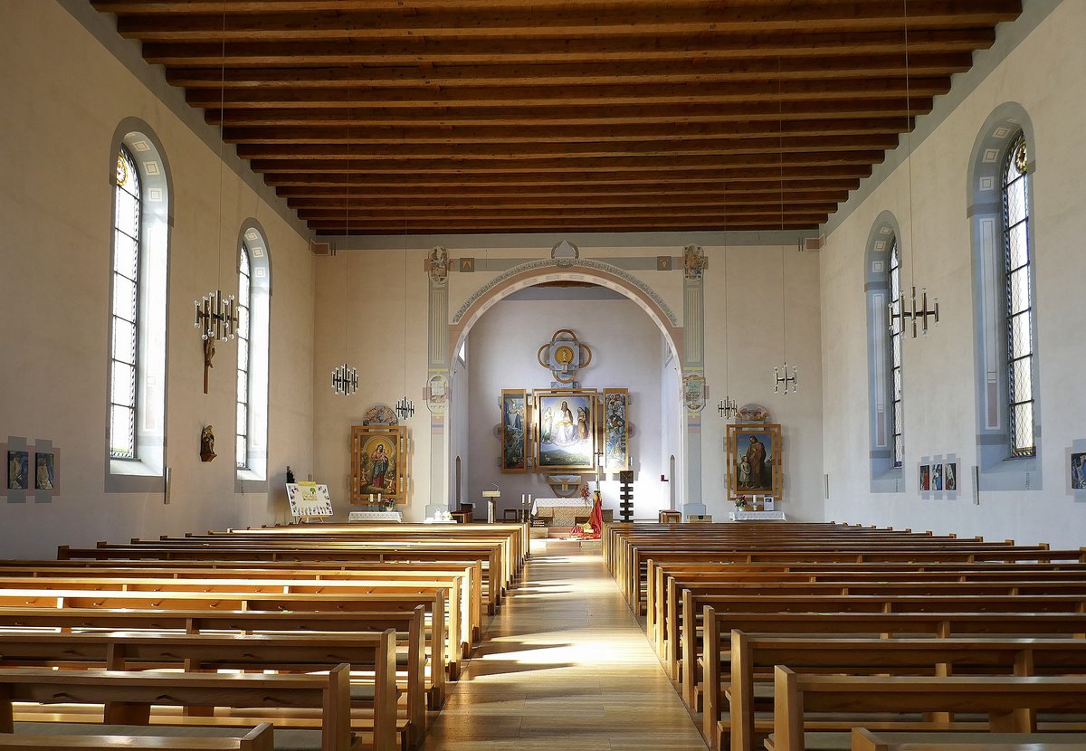 Ortenberg, Blick zum Altar in der Kirche St.Bartholomus, Juni 2020