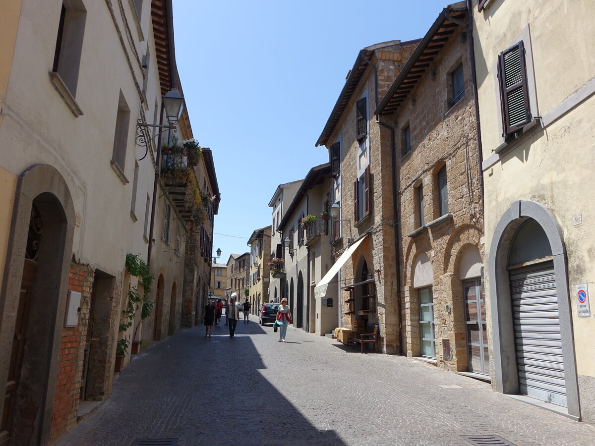 Orvieto, historische Huser am Corso Cavour (21.05.2022)