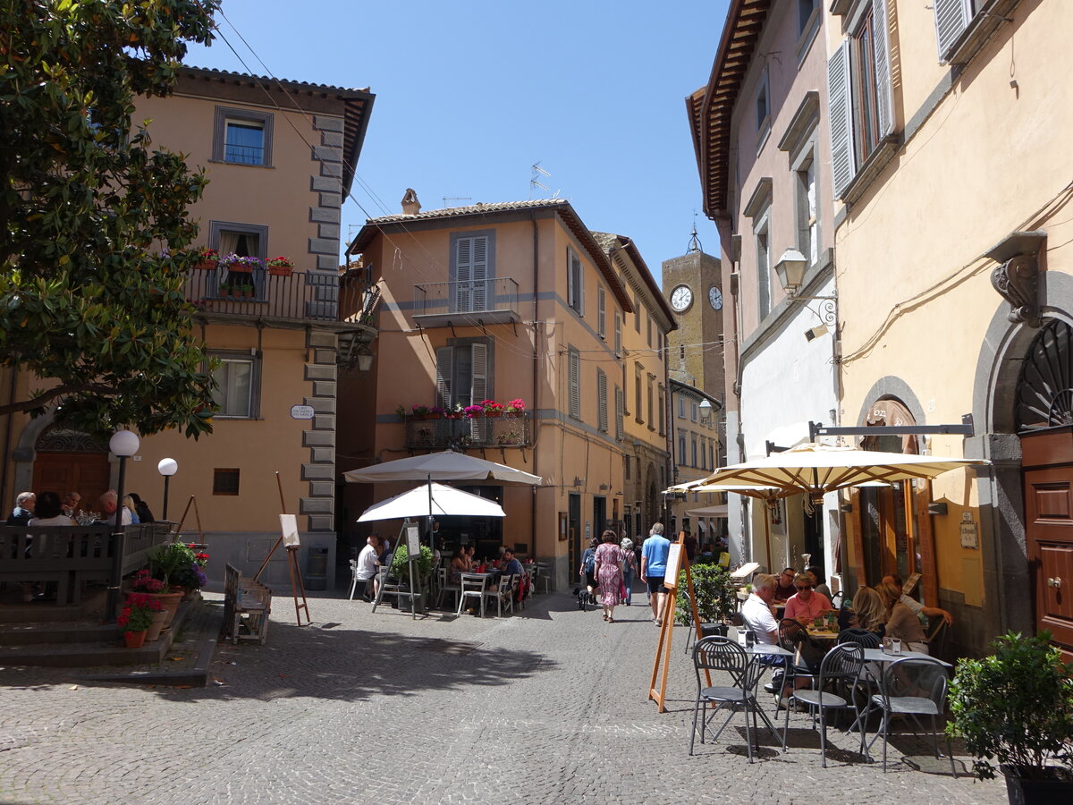 Orvieto, historische Huser in der Via del Duomo (21.05.2022)