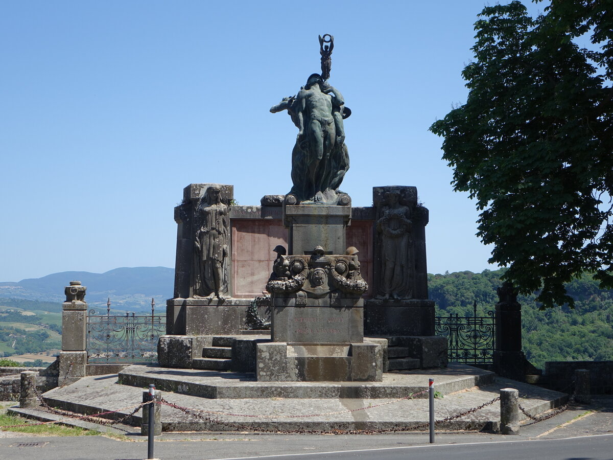 Orvieto, Monumento ai Caduti an der Piazza Cahen (21.05.2022)