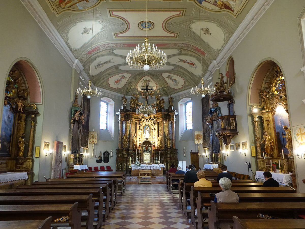 Osijek, barocker Innenraum der Franziskanerkirche St. Kriza (02.05.2017)