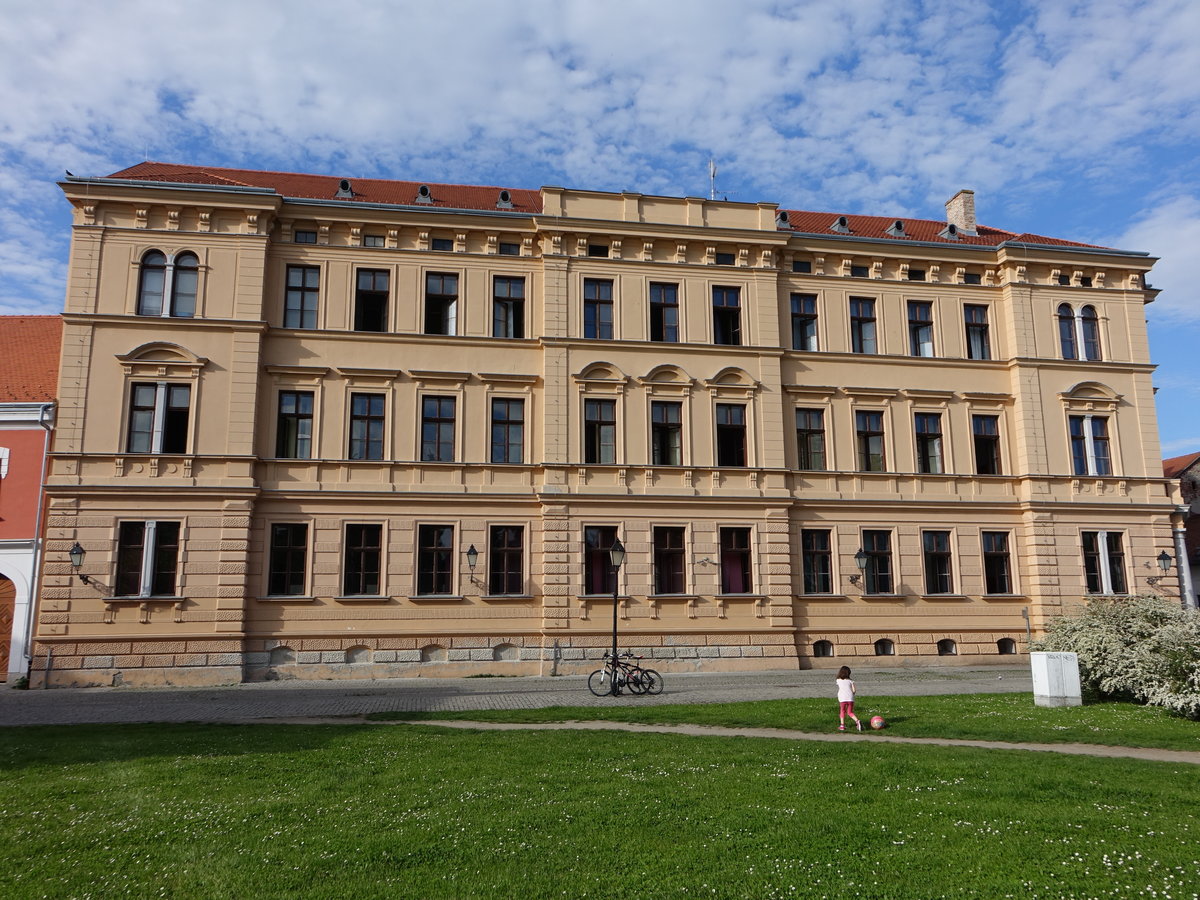 Osijek, historisches III. Gymnasium, heute Drzavni Archiv (02.05.2017)