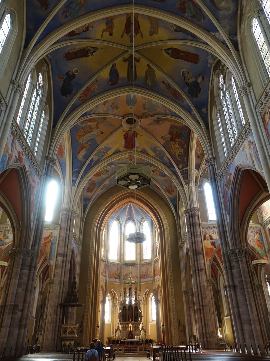 Osijek, neugotischer Innenraum der St. Peter und Paul Kirche (02.05.2017)