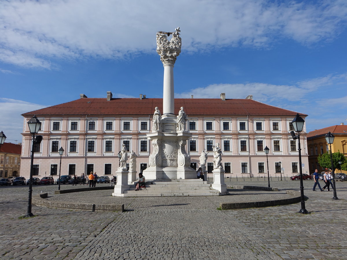 Osijek, Pestsule und Strossmayera Palais am Platz Svetog Trojstva (02.05.2017)