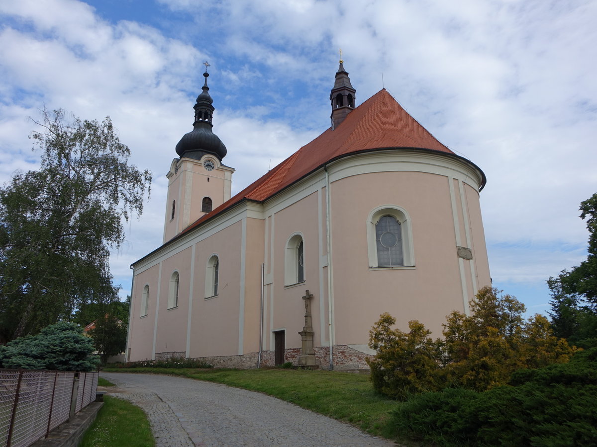 Oslavany,  Pfarrkirche St. Nikolaus, erbaut ab 1320, im 18. Jahrhundert Umbau im Barockstil (31.05.2019)