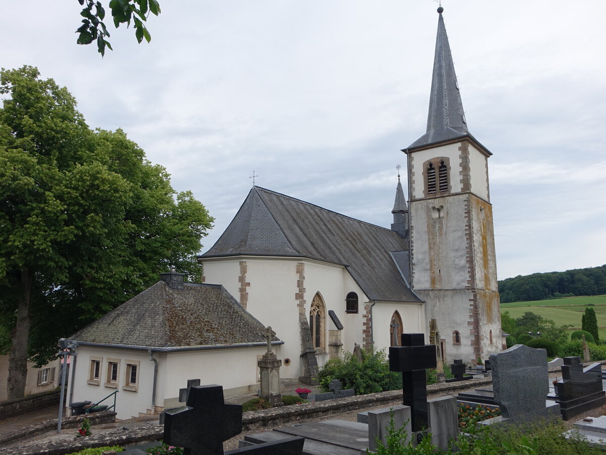 Ospern, Pfarrkirche Saint-Remy in der Rue Principale (22.06.2022)